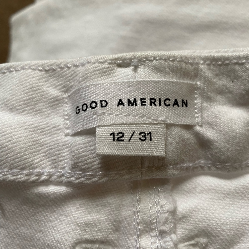 Good American White Straight Leg Jeans Sleek Design - Picture 3 of 7